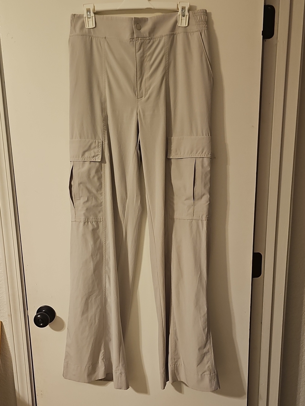 Athleta Chelsea Utility tan Cargo wide leg pants size 6 Tall